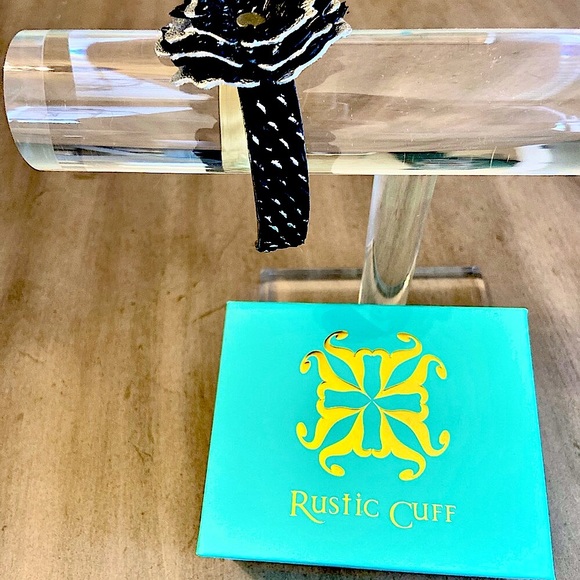NIB Rustic Cuff ‘Rock & Roll’ Penelope Flower Cuff - Picture 2 of 10